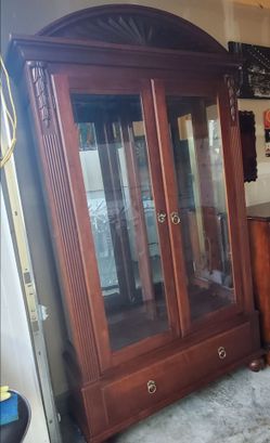 Ethan allen curio display China cabinet