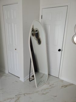 Full length, oversized floor 68Lx26w New in box