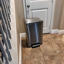 13 Gallons Kitchen Trash Can 