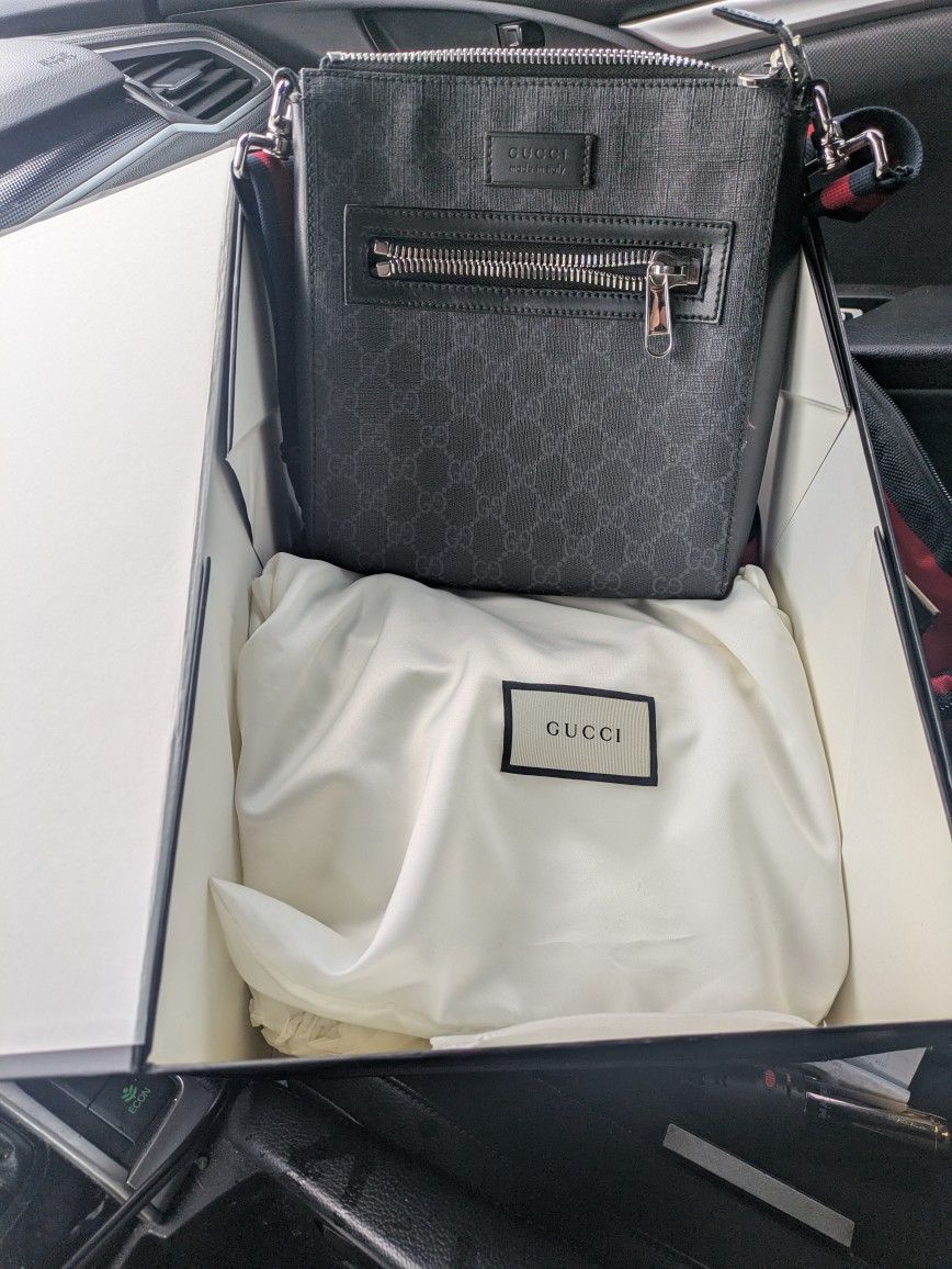 Gucci Supreme Messenger Bag