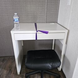 DESK w/ stool