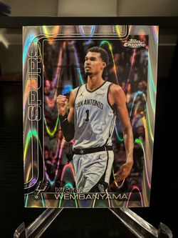 Victor Wembanyama 2025-26 Topps Chrome Update #22 RayWave Refractor Spurs & Base