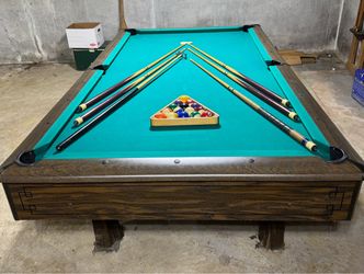 8ft Minnesota Fats Pool Table w/ Accessories (Elgin)