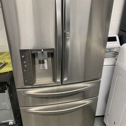 LG Refrigerator Working Good 