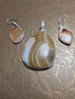 Agate pendant and earrings set