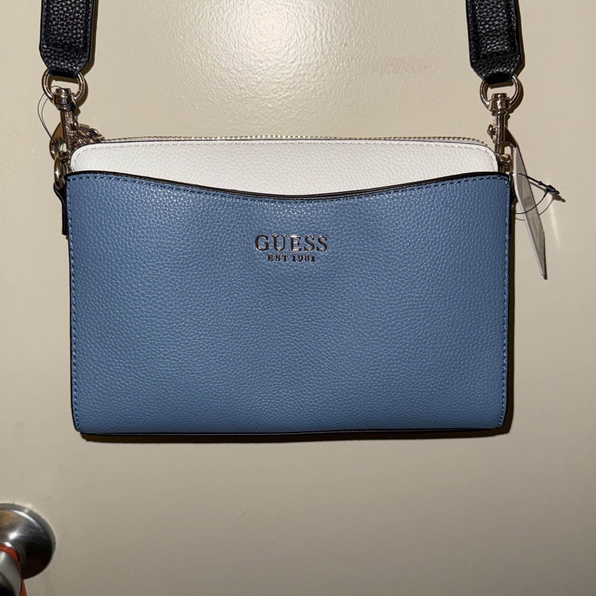 Guess Women’s Lyndi crossbody 