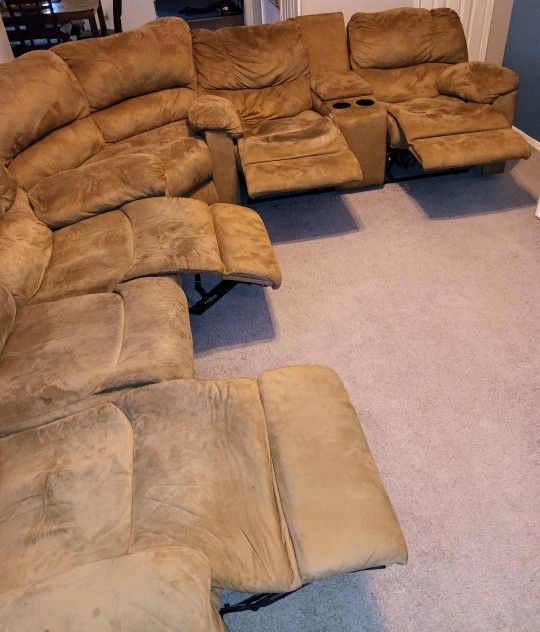 3 Piece Sectional ** MUST GO** FREE!!