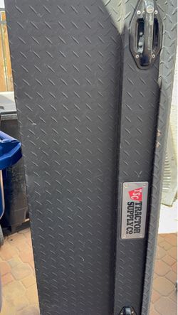 Truck tool box