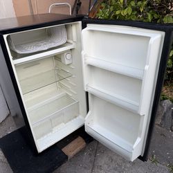 Small  fridge / freezer  in excellent condition