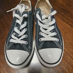 Converse Youth  Size 1.5 