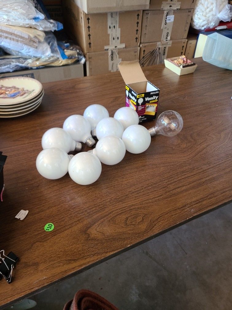 10 Incandescent round Light Bulbs 40 Watt