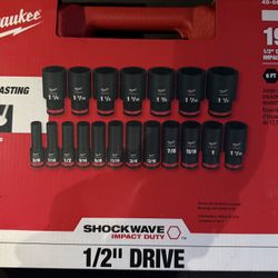 Milwaukee SHOCKWAVE 1/2 in. Drive SAE 6 Point Impact Socket Set (19-Piece)