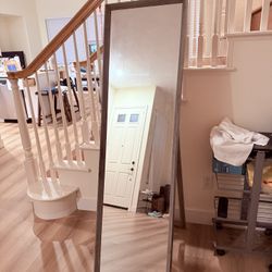Standing mirror