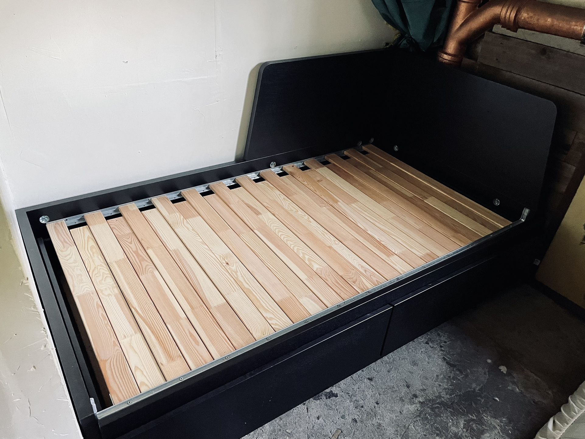 IKEA Flekke Daybed (Twin to King Convertible)