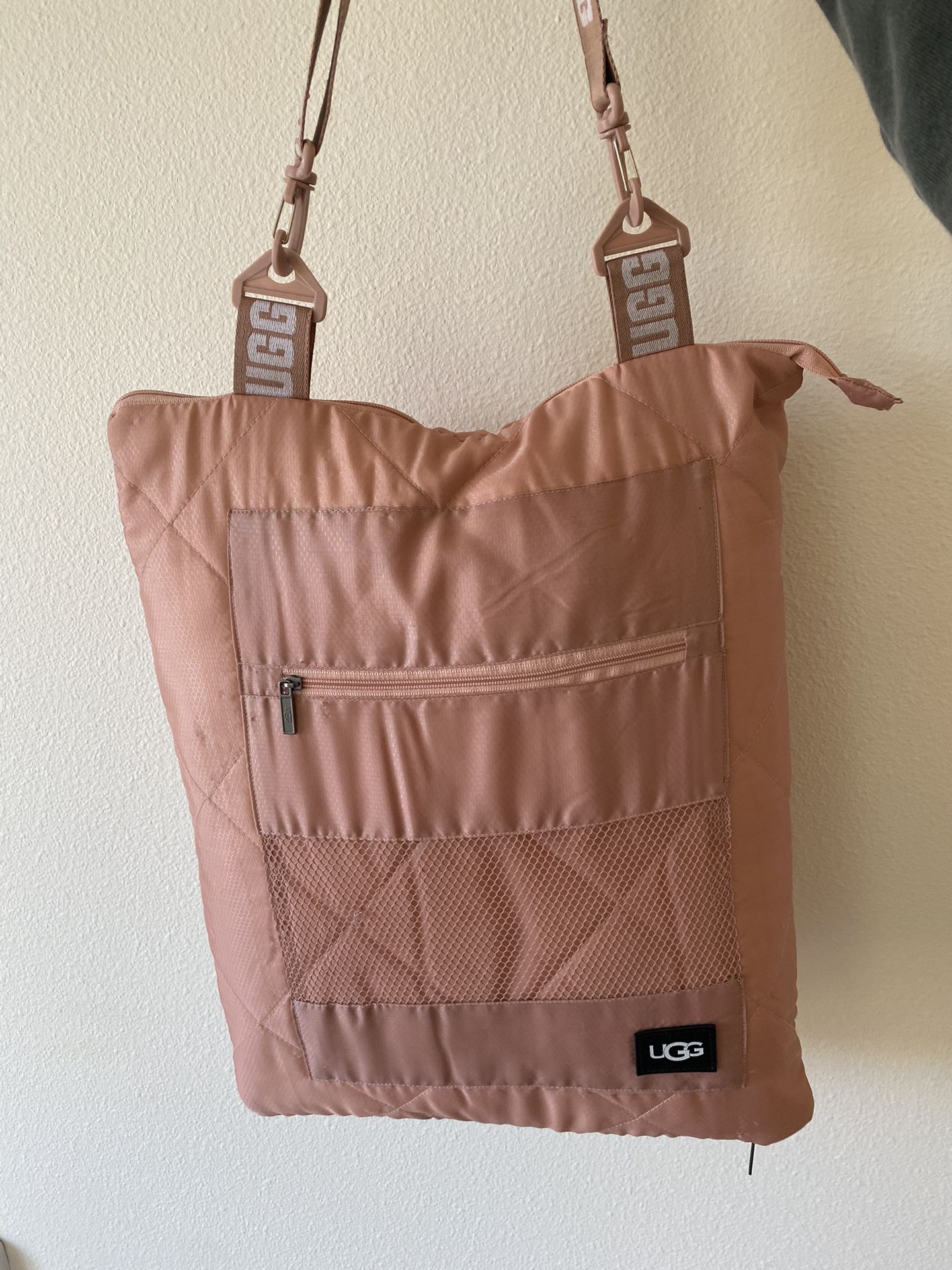 UGG Mischa Outdoor Blanket for Sale in Bend, OR OfferUp