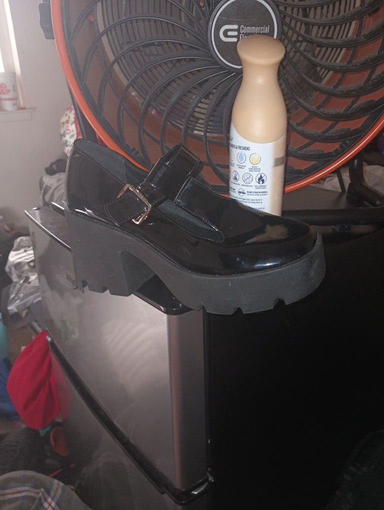 Forever 21 All Black High Heel π