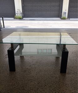 BEAUTIFUL  GLASS COFFE TABLE