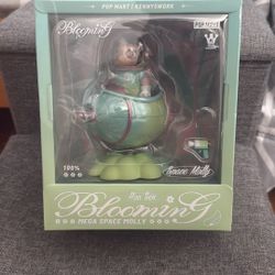 POPMART MEGA SPACE MOLLY BLOOMING
