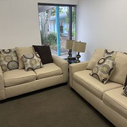 Living room set with table and two lamps