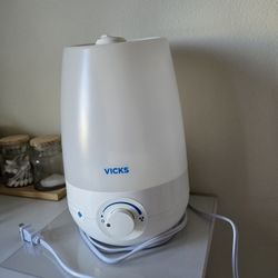 Vicks 1 Gallon Filter Free Cool Mist Humidifier, 400 Sq ft, White, VUL545