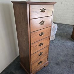 Dresser Upright Cedar
