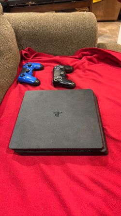 PS4 slim 500GB + 2 DualShock wireless controllers