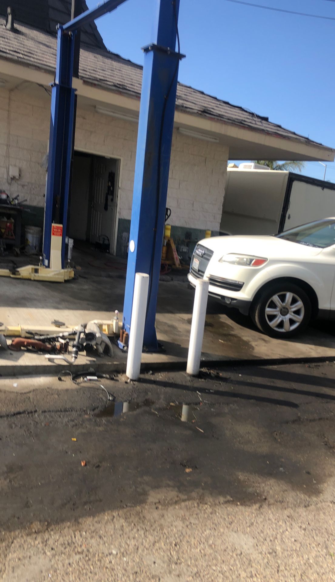 2 post 9000 LBS hoist bought new about 3 years ago