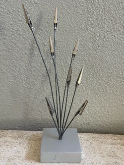 MEMO AND PHOTO HOLDER-8 ALLIGATOR CLIPS WITH WEIGHTED BASE