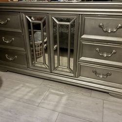 Silver mirror dresser Chest