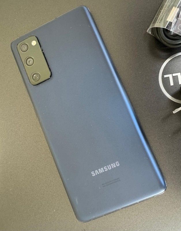 Samsung Galaxy S20 FE  , Factory Unlocked,  Excellent Condition 