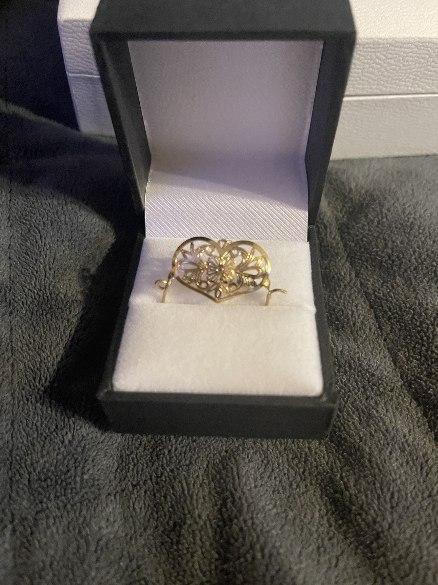 Sterling Silver , https://offerup.com/redirect/?o=MTBrLmdvbGQ= Much More 