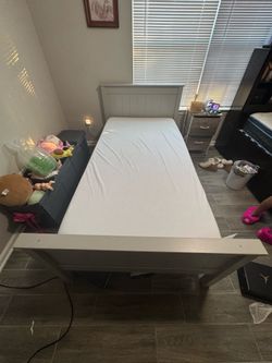 Nearly New Twin Kids Bed with Mattress!!! Best offer!!!
