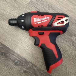 Milwaukee M12 Screwdriver 