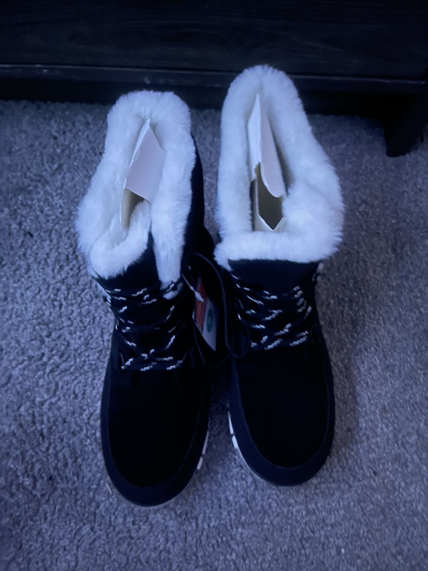Black & white faux fur snow boots
