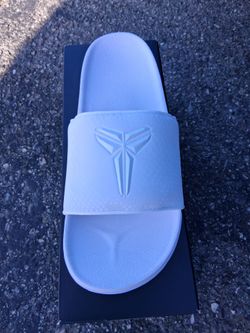 MEN'S KOBE BRYAN OFFCOURT SLIDES SIZE 12 NEW