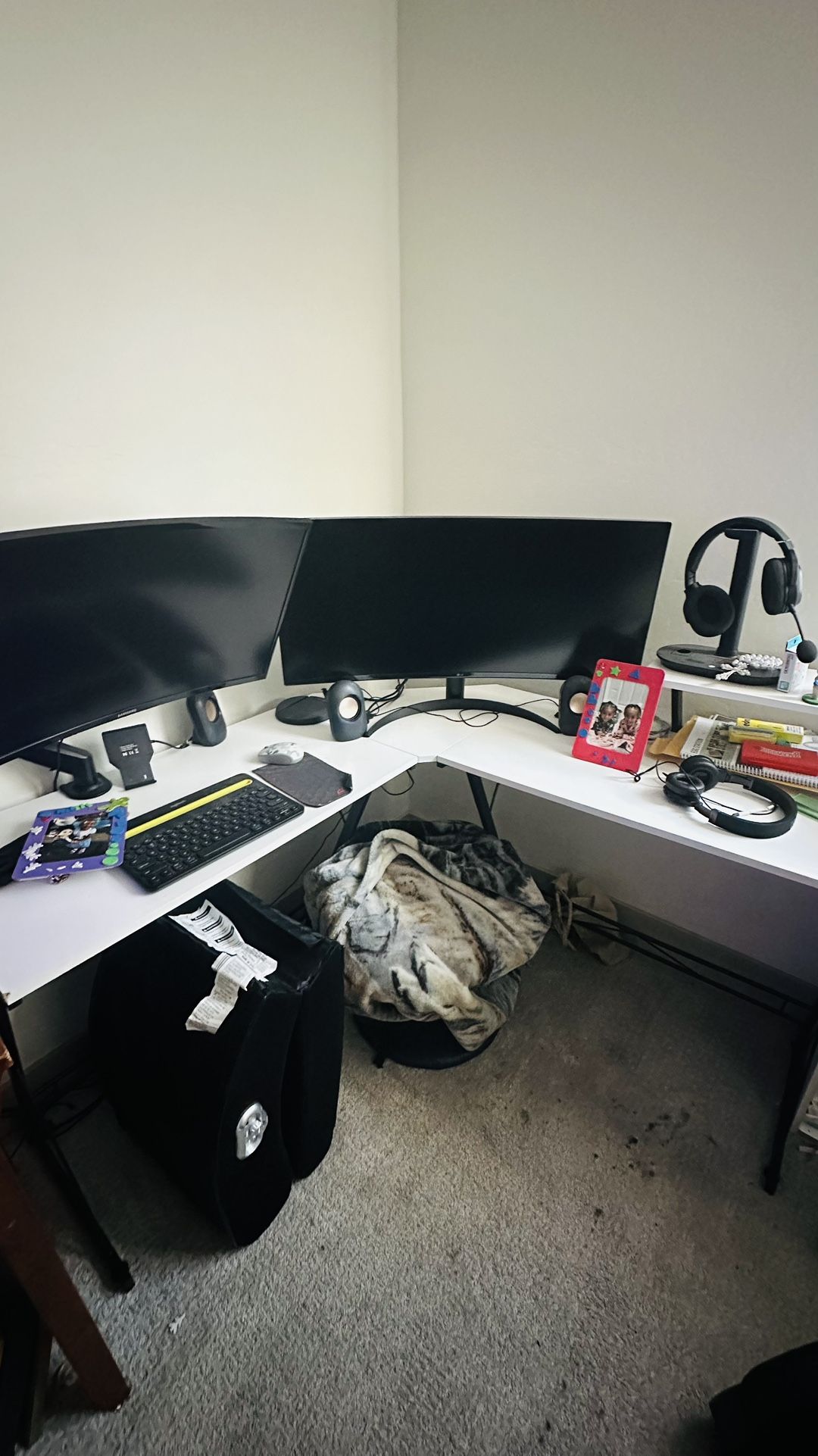 49’ , 27’ Monitors With Gaming Desk