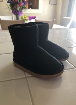 Cute old navy boots size 6t