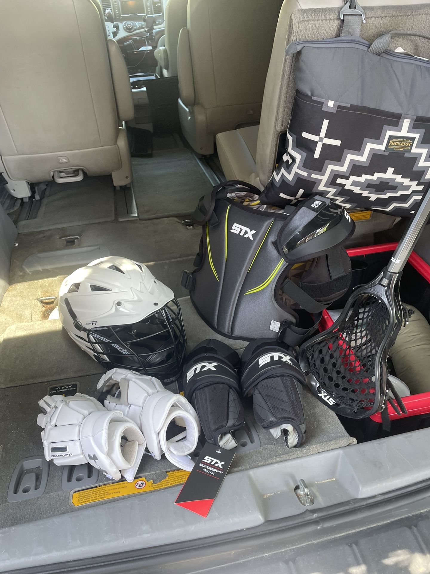 Lacrosse Youth Set (Pads, Helmet, Gloves and Elbow Pads)