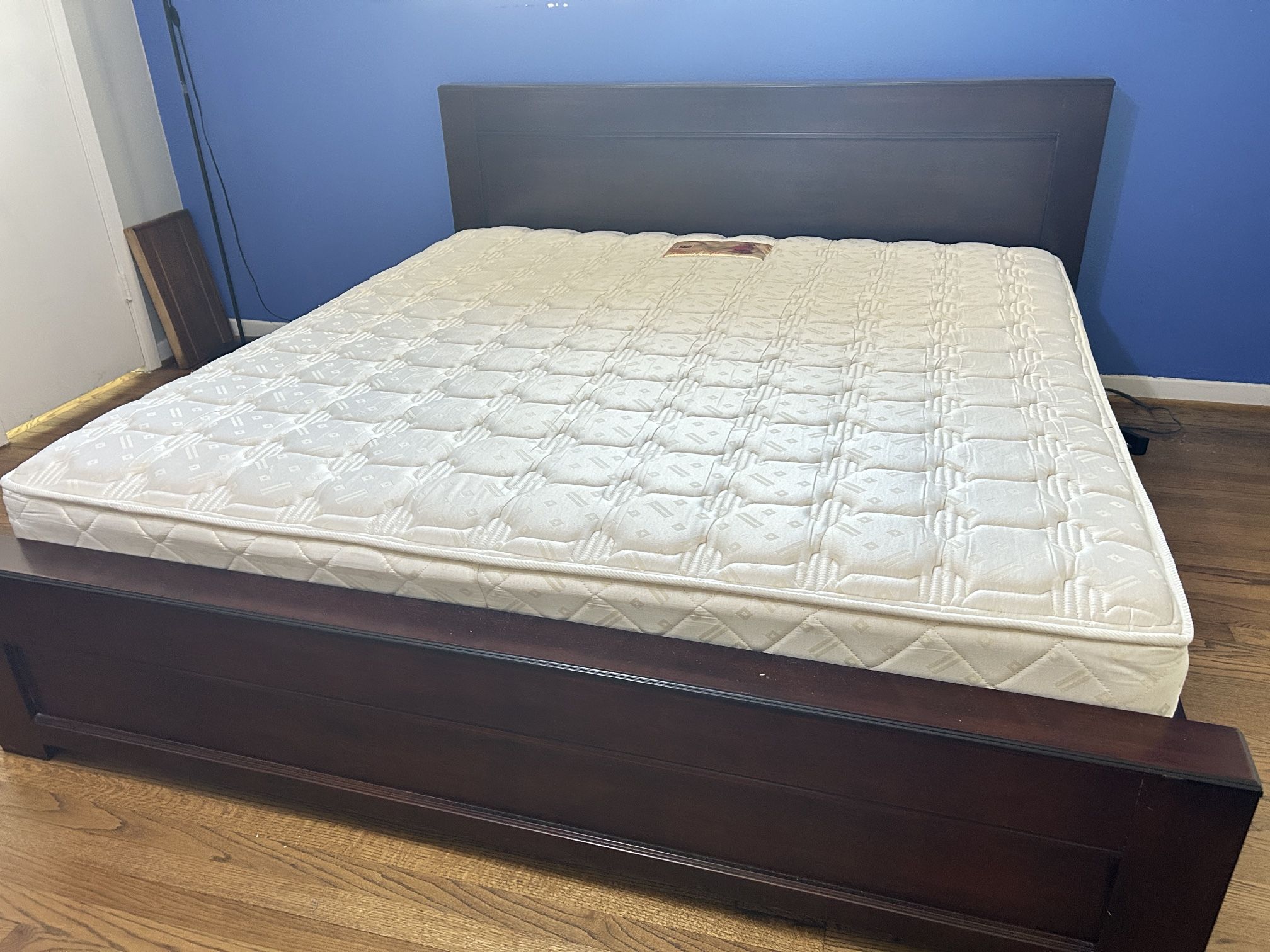 Kingsize Bed W/ Mattress for Sale in Houston, TX OfferUp