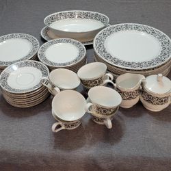 Ekco Prudence "Baronesse" 8 Place Settings Dish Set