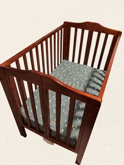Folding Mini crib