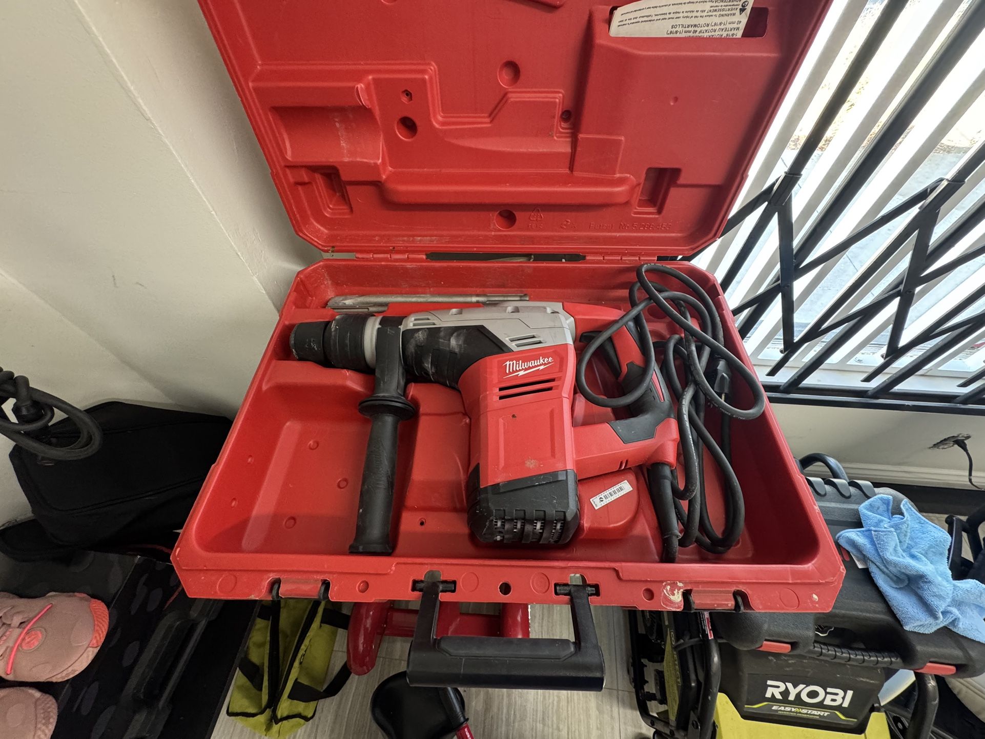 Milwaukee 1-9/16" SDS Max Rotary Hammer