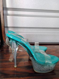 "FASHION NOVA) STILETTO HEELS 