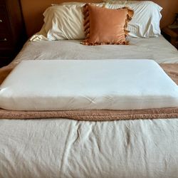 Alma Mini Crib Breathe Mattress + Fitted Sheet Never Used 