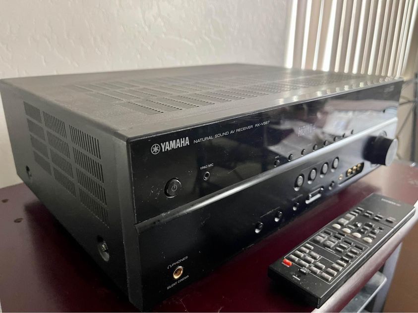 YAMAHA RXV567 Home theater receiver with 3Dready HDMI switching with