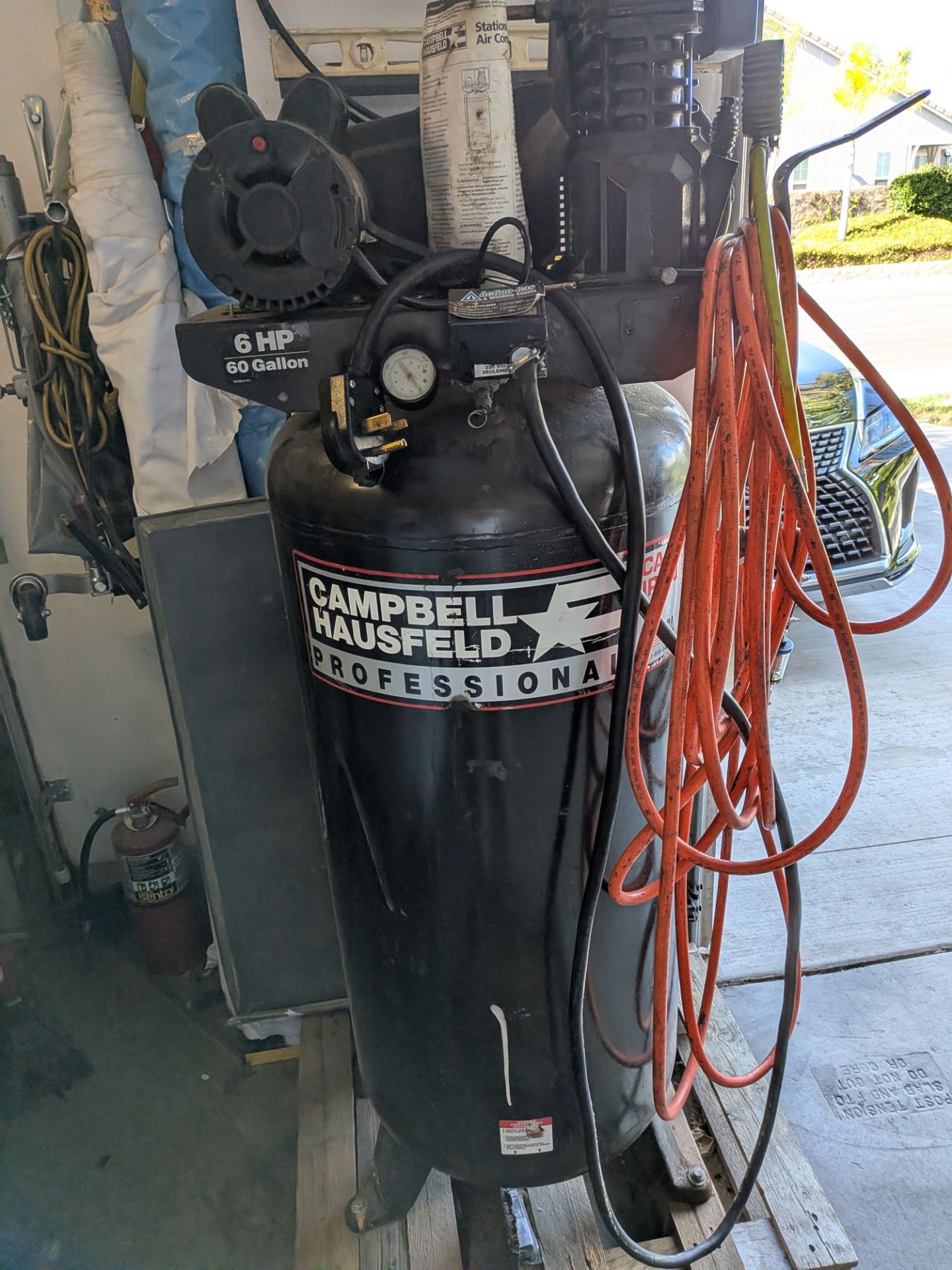 6 HP 60 gallon compressor