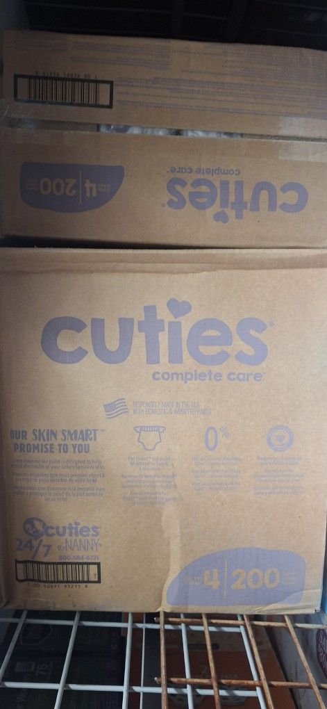 Cuties Size 4 Diapers 200 Count