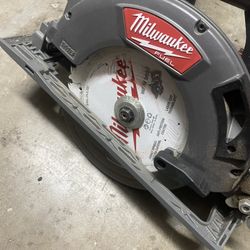 Milwaukee Rear Handle Circular Saw Brushless