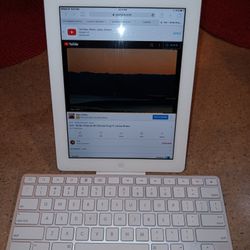 $150 Apple Ipad 2. 16GB w Apple Dock Keyboard