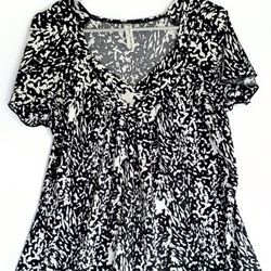 Perception Concept Black Cream Abstract Print V Neck Short Sleeve Flowy Top XL
